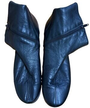 MIKAELA Women’s Black Leather Flat Ankle Bootie Boots Spain Made Size 39/8.5